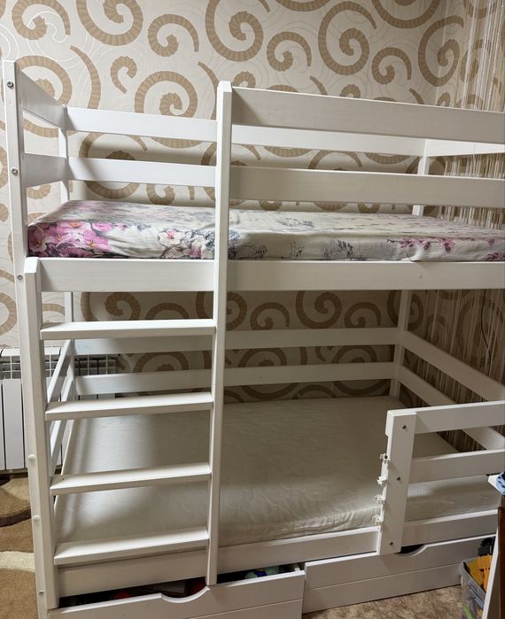 Продам двухъярусную кровать
