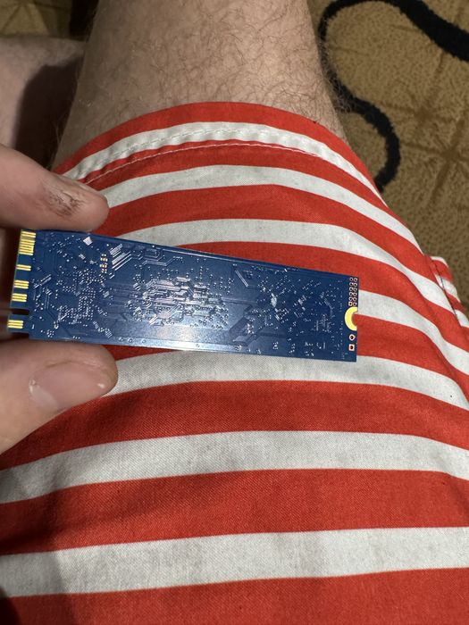 Memorie Kingston NV2 1TB PCIe 4.0 NVMe M.2 SSD.