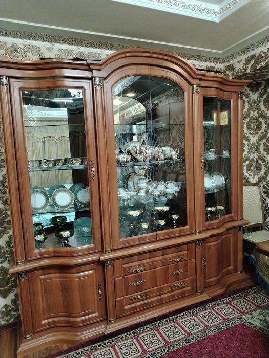 Сервант в хорошем состоянии