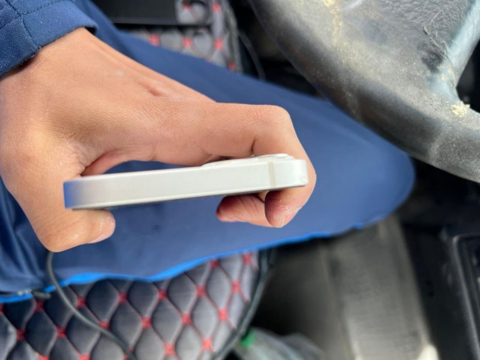 Срочно продам айфон 13 256гб