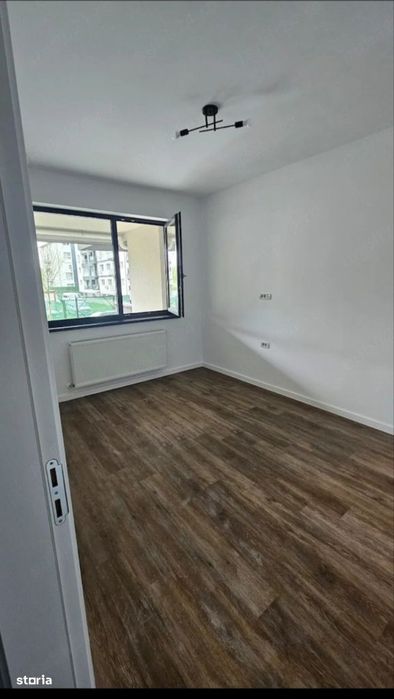 3 Camere / Nemobilat/ Sector 4 / Parcare / Centrala Proprie — fotografia 3