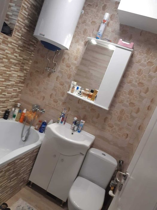 Închiriez apartament cu 3 camere