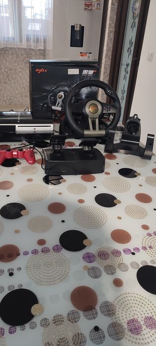 Consolă PS3 +volan +jocuri ps4