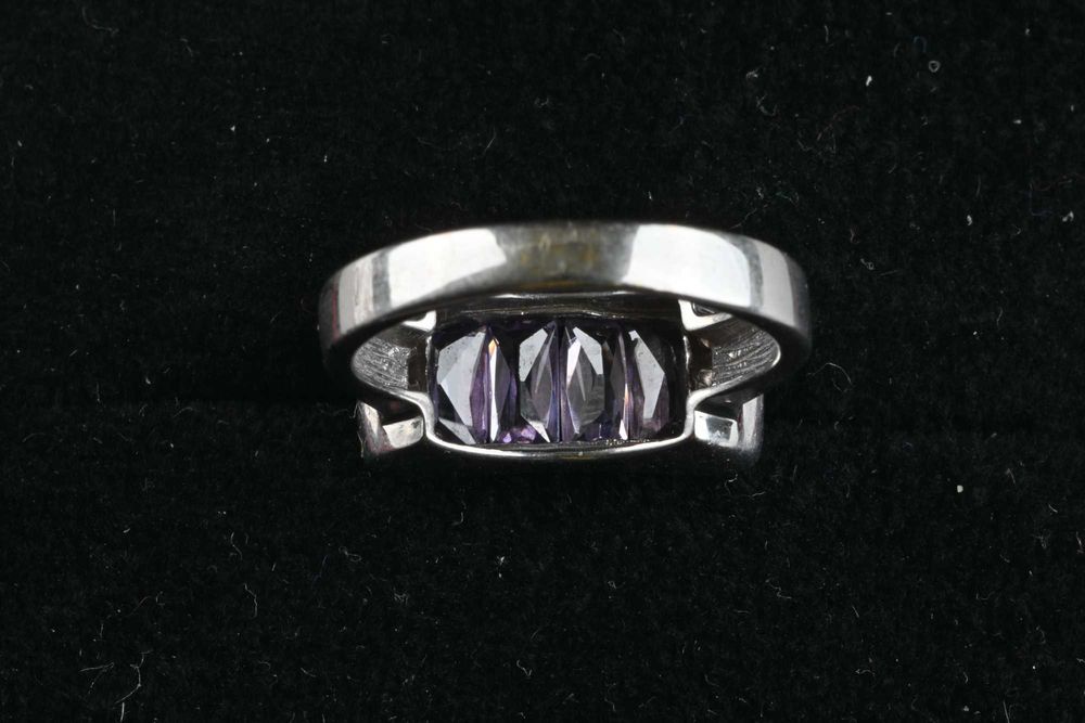 Златен Пръстен Бяло Злато 750 с Аметисти и брилянти размер 52