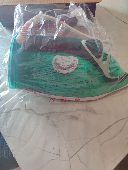 Продам утюг новый Philips