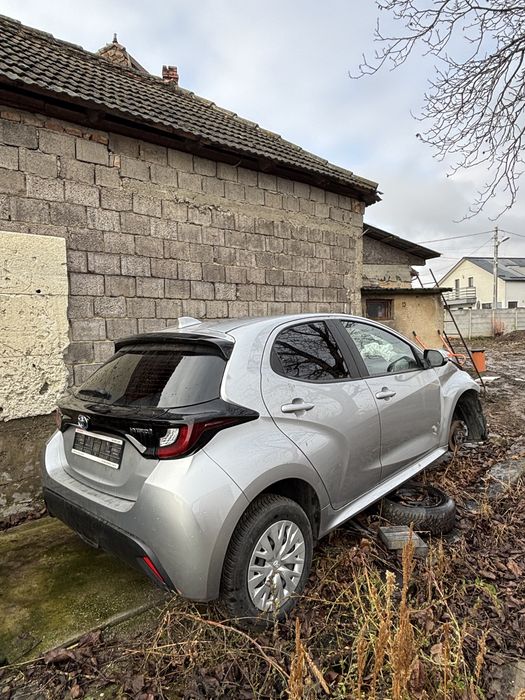 Toyota Yaris avariat 1.5 hybrid CVT