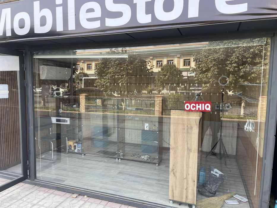 Vetrina sotiladi doskasi bilan