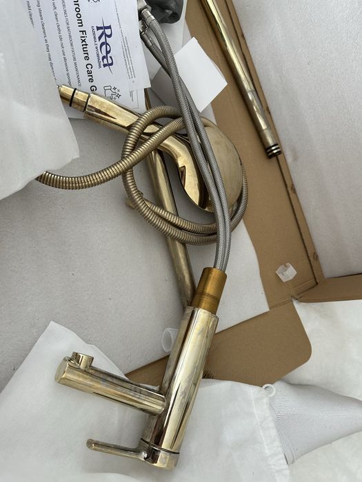 Rea душ с термостат , смесител , златни