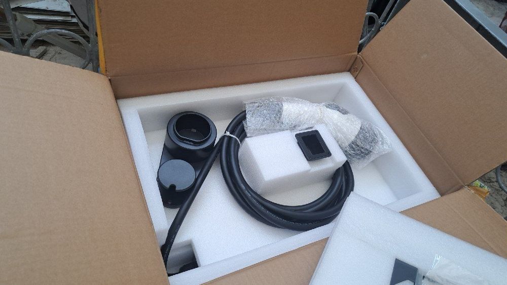 Hongqi  zaryadkasi 7 Kw srochni sotiladiadi