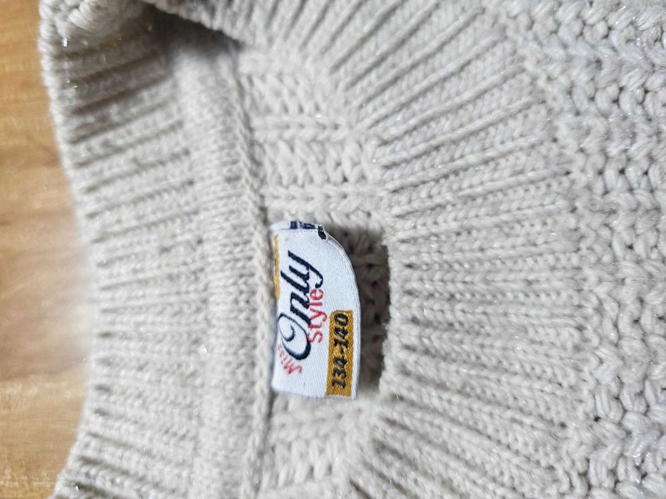 Продам кофточки для девочки