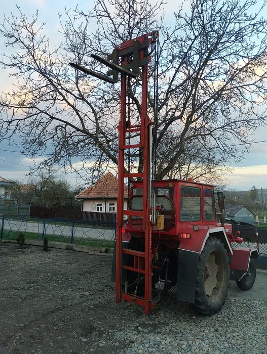 Vând încărcător tiranți aproape nou