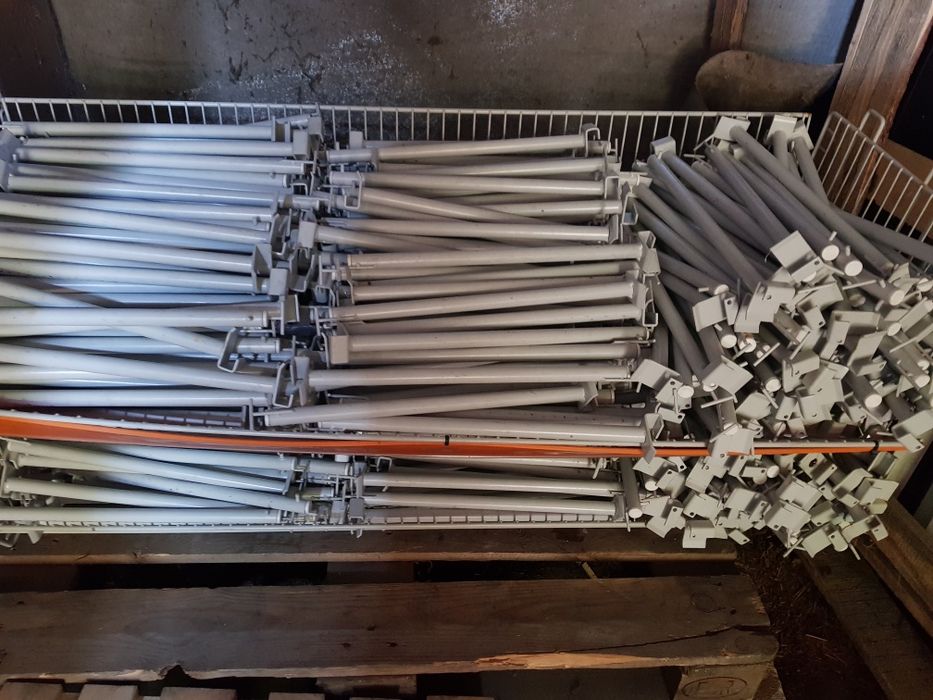 Куки закачалки за стелажи