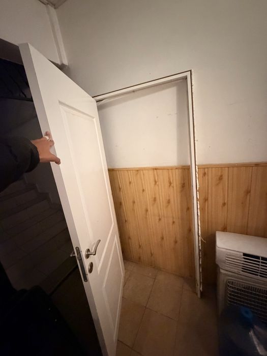 Usa interior alba cu tot cu toc