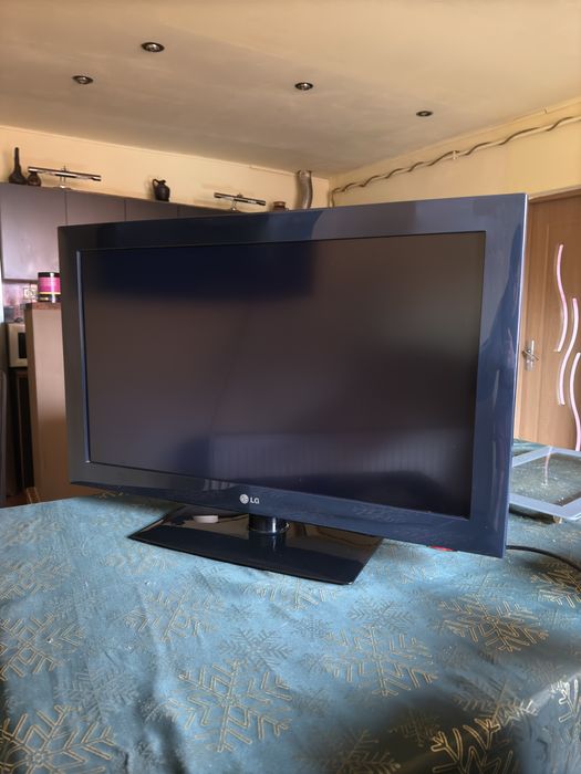 TV LG Full HD 81 cm diagonala