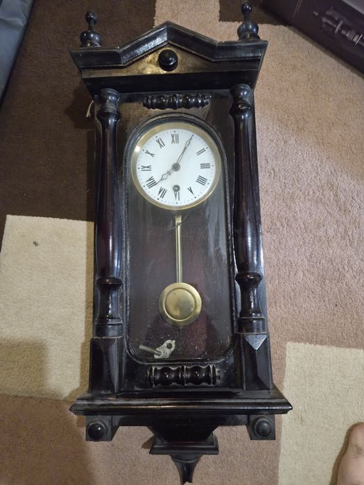 Ceas de perete.    .