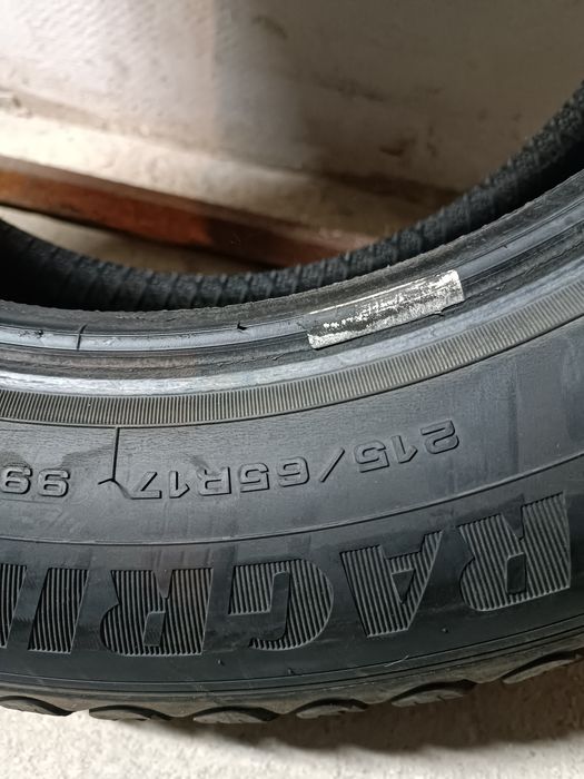 Продам комплект шин 215/65 r17