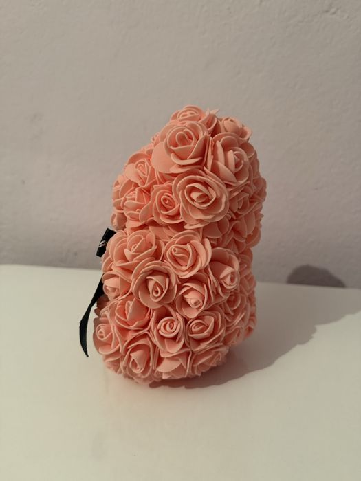 Мече от рози със панделка, Червено и розово