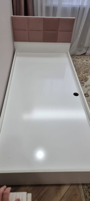 Кровать  с матрасом новая