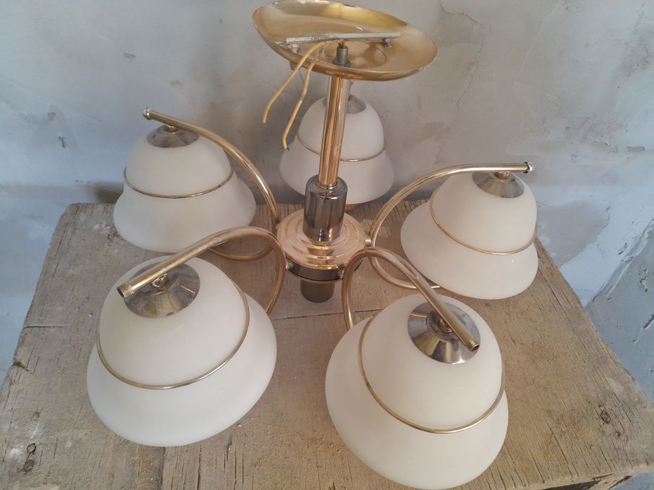 Продам люстра потолочный.