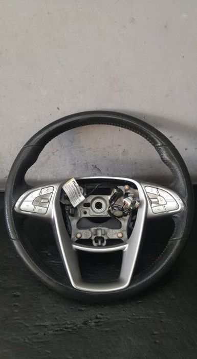 Volan piele 3 spite cu comenzi mahindra xuv 300 1801baa13460n