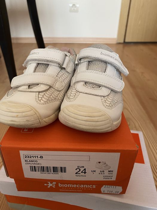 Бели обувки biomecanics 24