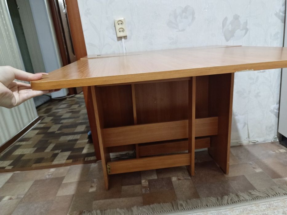 Продам стол состояние хорошее