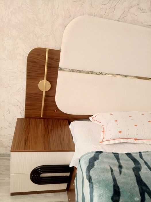 Продается двухспальная кровать и сафо