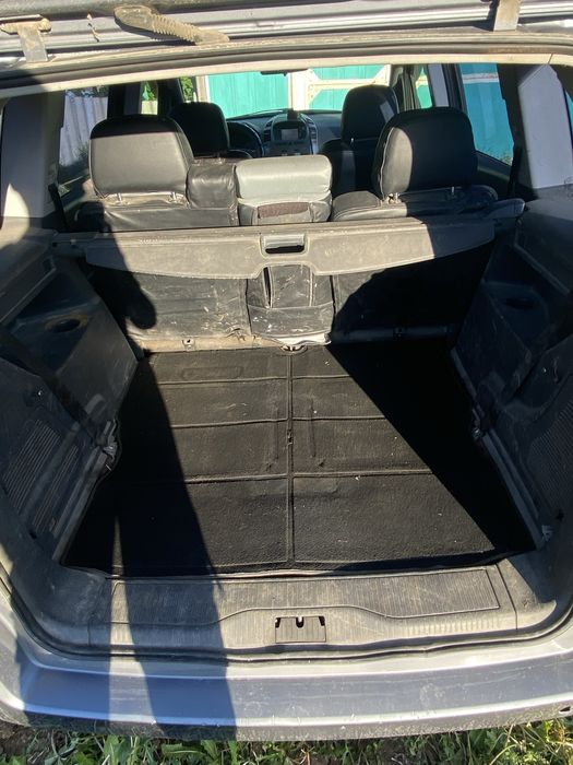 Машина Opel Zafira