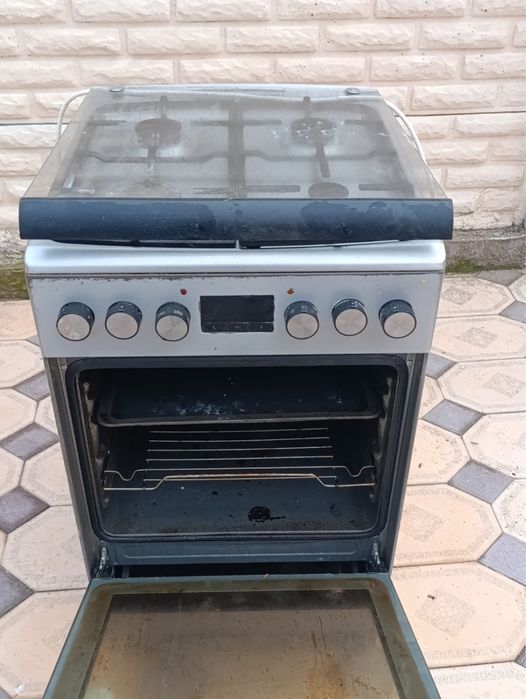 Продам газовую плиту