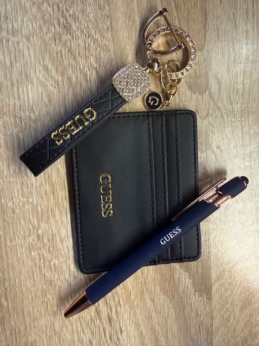 Комплект химикалка Guess Картодържач и ключодържател