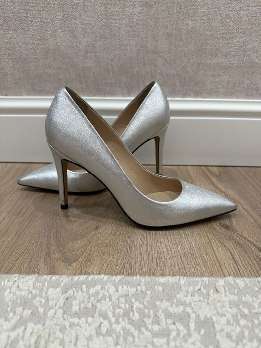 Продам, шикарные вечерние туфли.