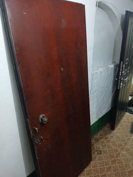 Металлическую дверь