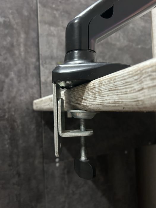 Монитор 60грц с кранштейном