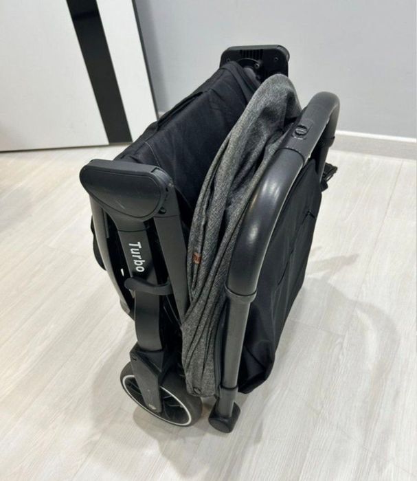 Продаётся легкая, удобная коляска.