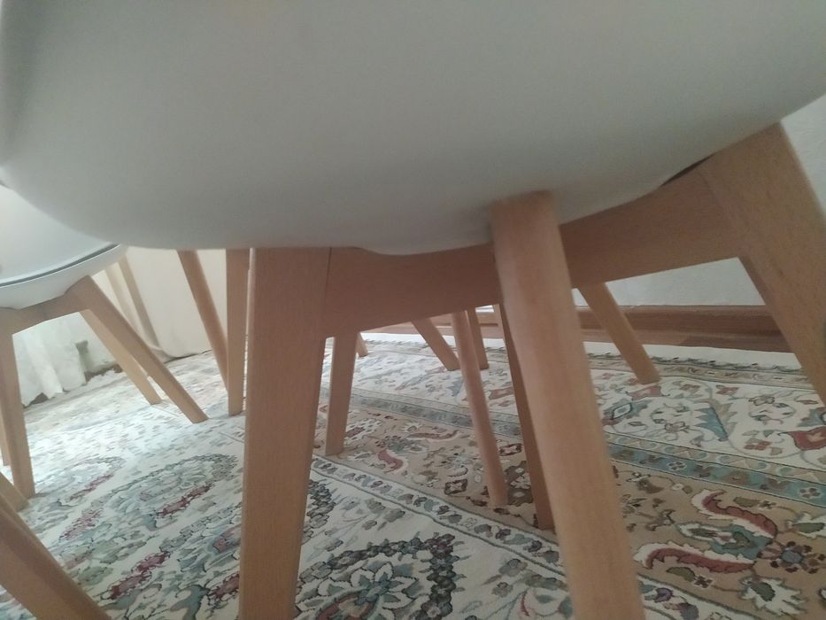 Стол и стулья для кухни