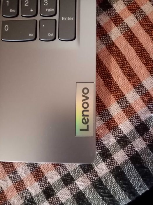 Lenovo IdeaPad (Slim 3) – Ryzen 5 / 40 / 7520U 16GB DDR5 / 512GB SSD 512 GB NVMe SSD 15.6"  AMD Radeon™ 610M