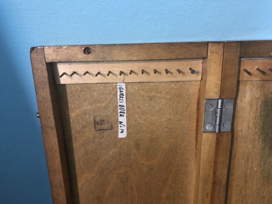 Дървен класьор за поводи