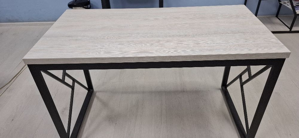 Loft stol ofis uchun