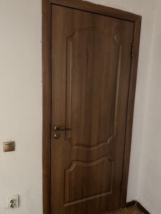 Продам  срочно двери