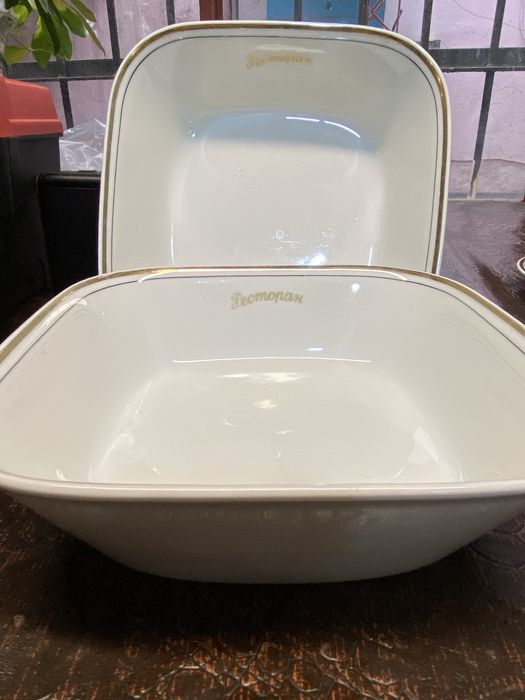 Посуда с надписю «Ресторан»