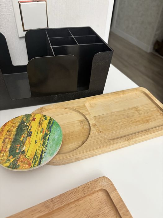 Доски, подносы, салфетница