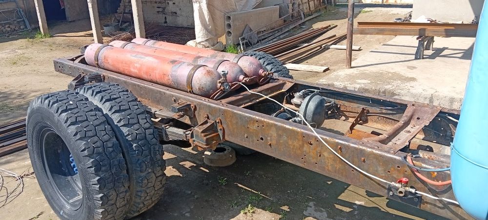 Gaz 53 moshinasi sotiladi