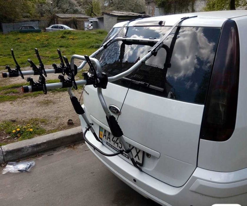 Thule багажник за кола за 3 броя велосипеди