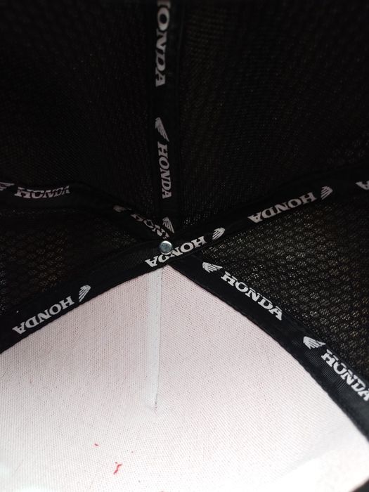 Шапки на Honda Marc Marquez HRC червено и черно!