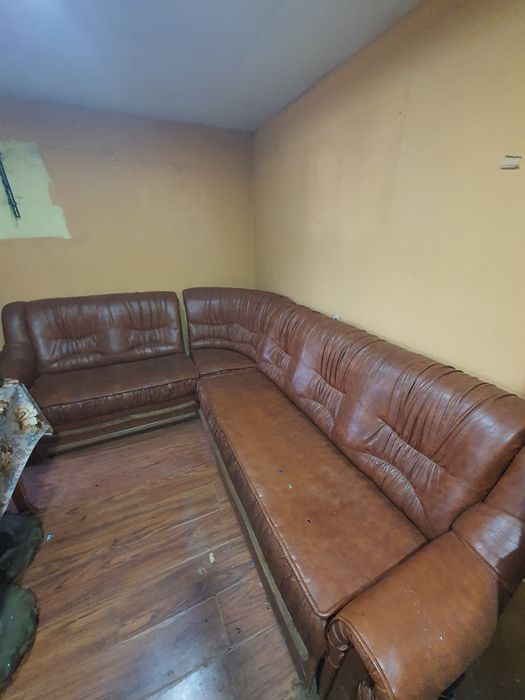 Кожен разтегателен диван