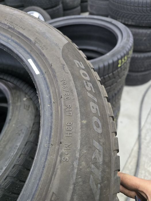 2 Броя 205/60/17 Pirelli 5mm