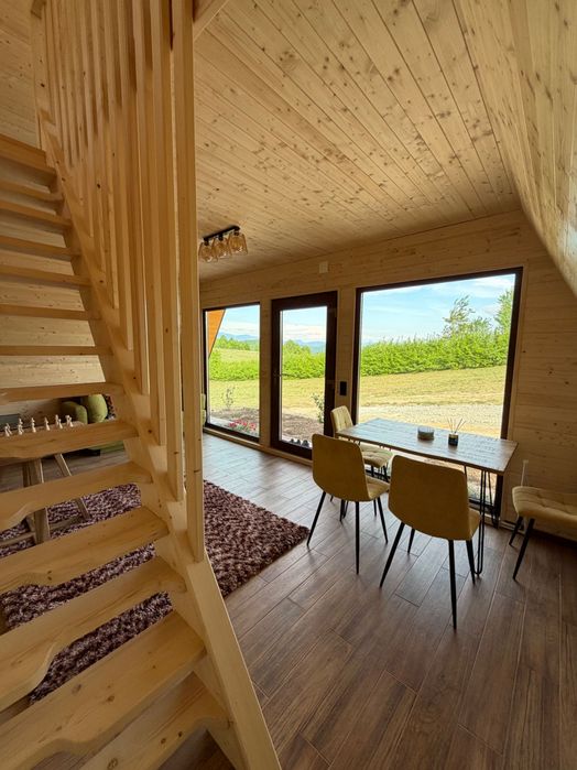 Se vine Cabana A-frame gata de locuit sau închiriat cu panorama deosebită