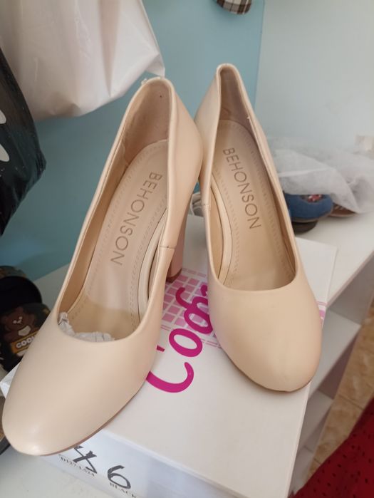 Tufli sotiladi 1 marta kiyilgan yangi.