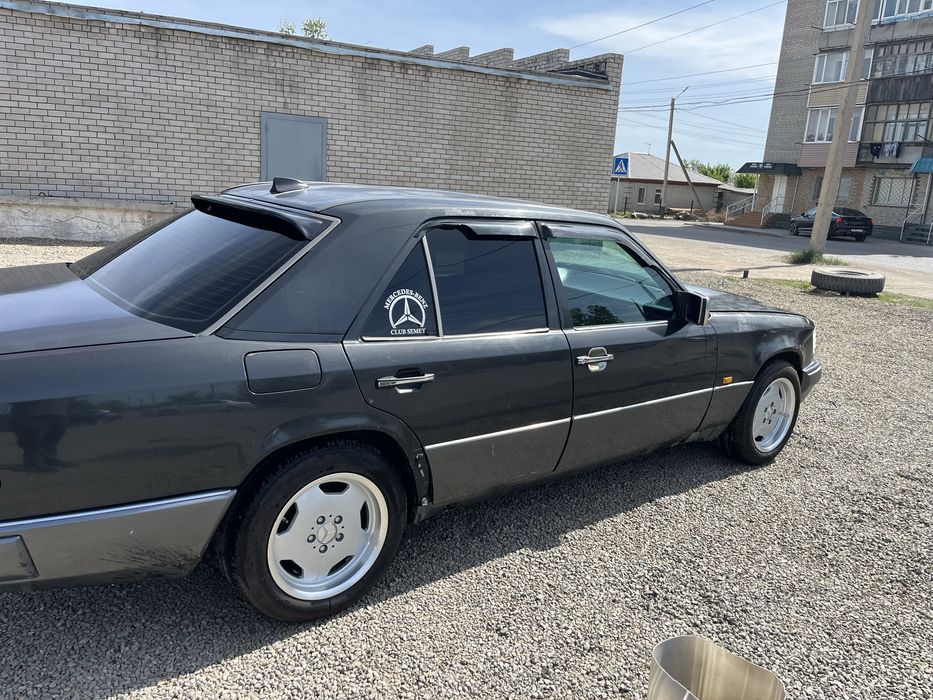Мереседес е200 w124
