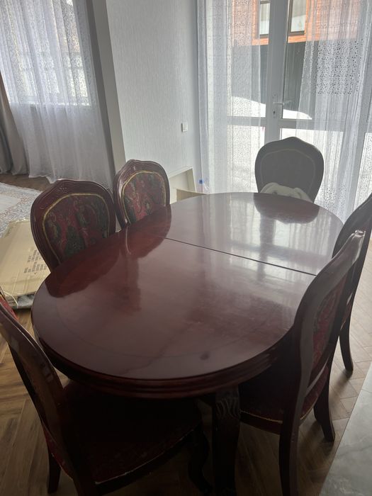 Продаю. Комплект стол и стулья. 80.000